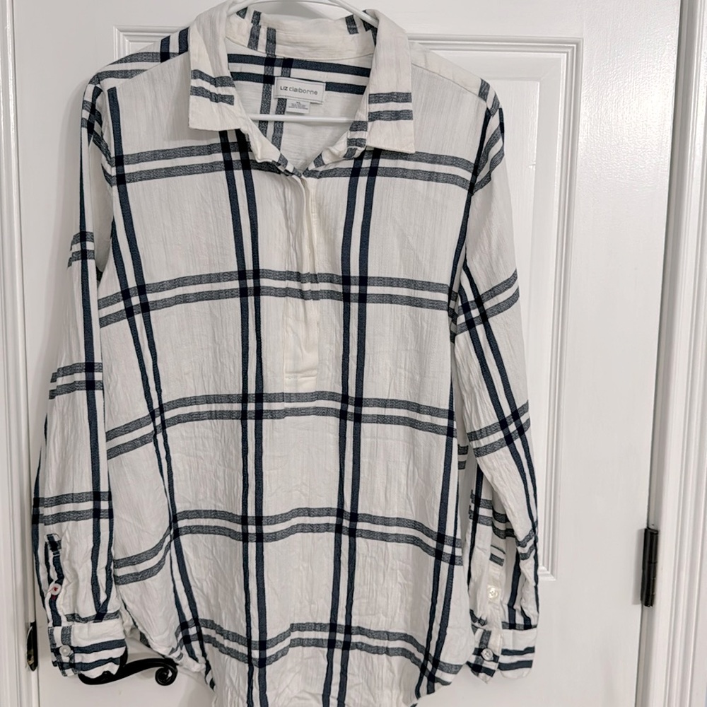 White & navy blue LS plaid 3 button tunic. 29 in length 23 pit to pit EUC